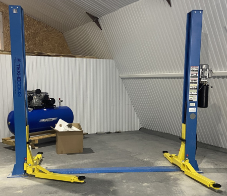 Подъемник двухстоечный T-4 (прямые лапы)